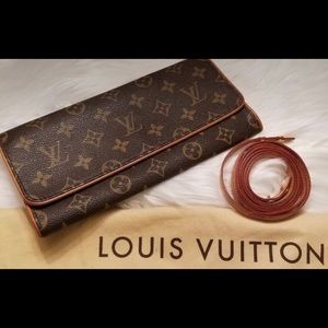 twin pochette bag in great condition.